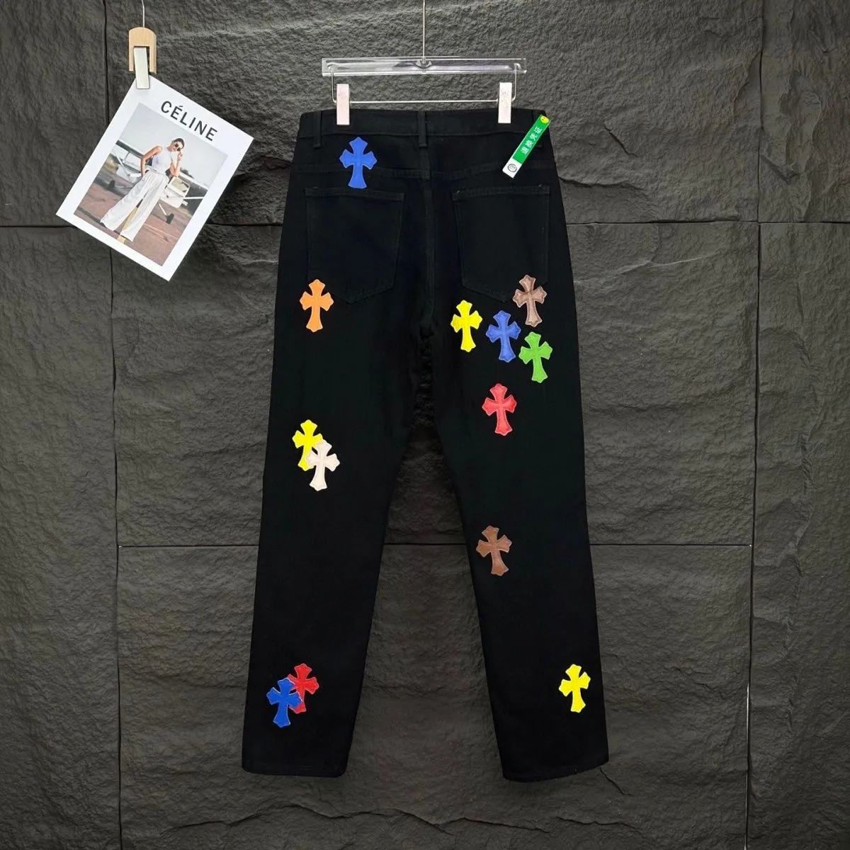 P280 💰 (Top version) Chrome hearts & Chrome hearts High-end Chrome hearts flame color leather cross patchwork leather jeans Original hardware accessories washed and other elevators, QR code analysis are all purchased from the original factory, high degree of restoration, you are welcome to compare the products ~ Three-dimensional version Loose and comfortable, not flattering, taller and slimmer Dachang Seiko Original factory quality control Same style for men and women Can be matched with couples Versatile recommendation Necessary jeans for all seasons Hipsters have been disappointed From the quality selection of fabrics, the tailoring of details, and the matching of patterns, everything is impeccable! The upper body is so handsome when worn...it can be easily worn by men, women and children! The craftsmanship is made of heavy-duty washed pure cotton denim fabric. After washing, it is soft and thick and looks very stylish when worn. Color: black Size: 28, 30, 32, 34, 36 (S-XXL)